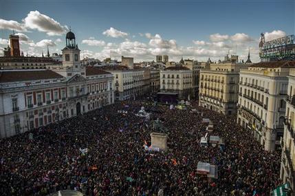 Tens of thousands join Podemos rally in Madrid
