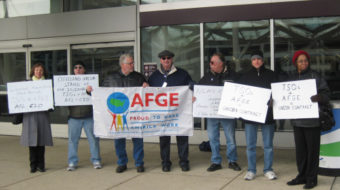 At nation’s airports, security officers battle for a union