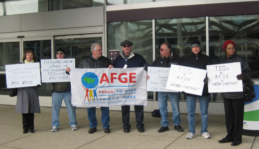 At nation’s airports, security officers battle for a union