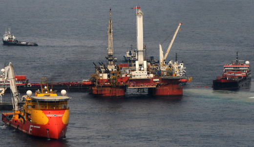 Obama halts offshore drilling