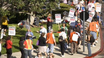 Non-union workers strike California hotel