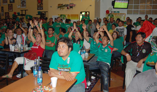 With a “goooooal,” Chicagoans celebrate World Cup opener: Mexico vs. South Africa