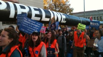 12,000 ring White House to protest tar sands pipeline