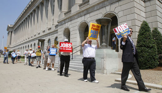 Extension of aid to jobless should pass Senate Tuesday