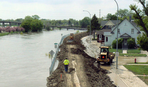 Thousands evacuate Minot, “We’re trying to help”