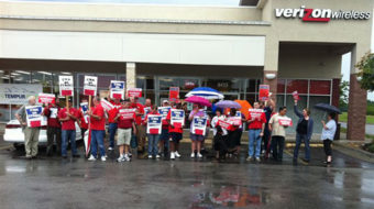 Heartland workers, activists stand with CWA against Verizon