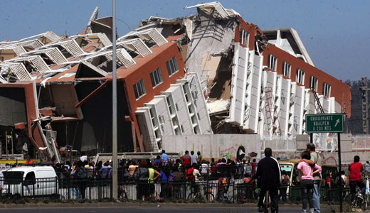 Powerful quake hits Chile, tsunami floods coast