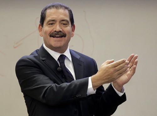 Chicago’s Garcia takes on banker–backed mayor