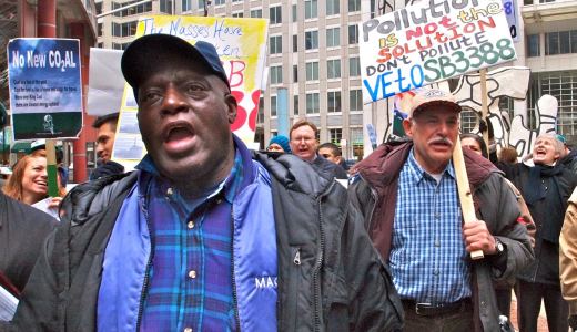 Video: South Chicago fights polluting plant