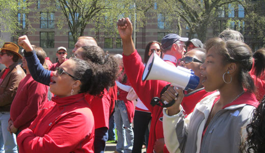 CWA rallies for contracts at AT&T