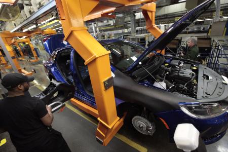 UAW: Chrysler pact gradually eliminates two-tier wages
