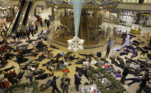 Activists shut down malls on Black Friday as Ferguson protests intensify
