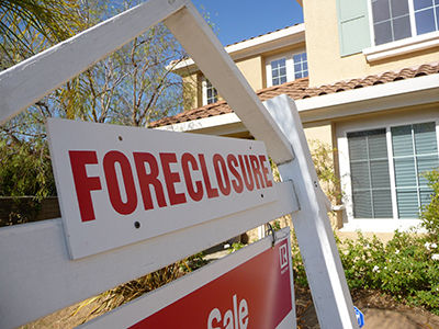 Obama administration pressures banks on housing crisis