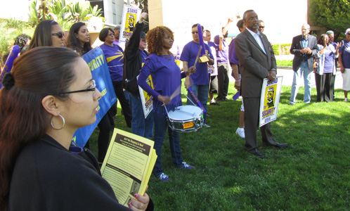 L.A. healthcare security workers demonstrate