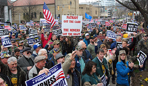 Sixteen arrested in W.Va. after 11,000 march on Patriot Coal