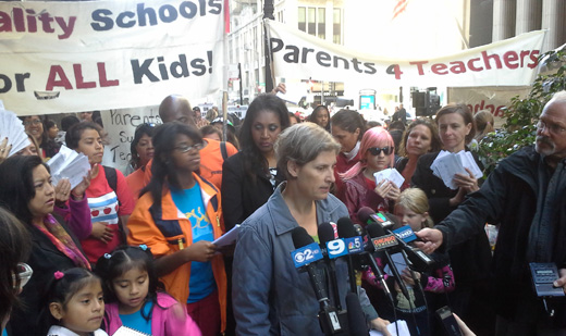 Parents and students back Chicago teachers