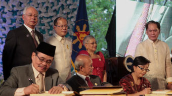 Philippine government signs historic peace deal