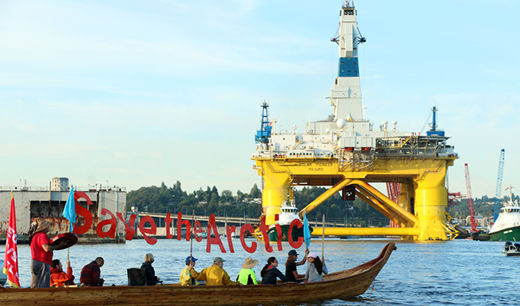Kayaktivists in Seattle blockade Shell’s Alaska-bound oil rig