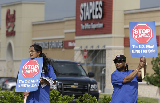Postal workers in 27 states rally against Staples privatization plan