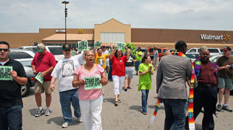 Texas clergy and students back Walmart strikers