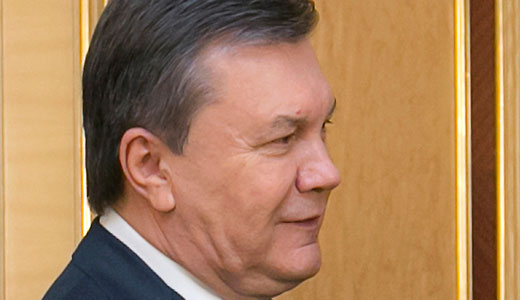 Ukraine: Arrest warrant issued for fugitive President Yanukovych