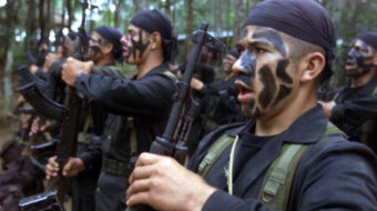 Colombian paramilitaries advance as peace plebiscite approaches
