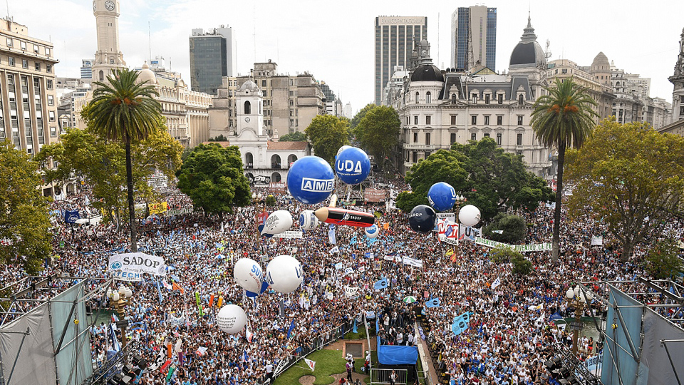 Teachers pour into streets to protest rising inequality in Argentina