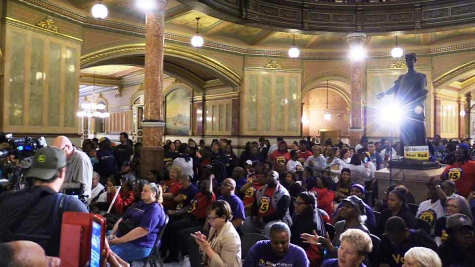 Resisters fight for $15 at Illinois state capital