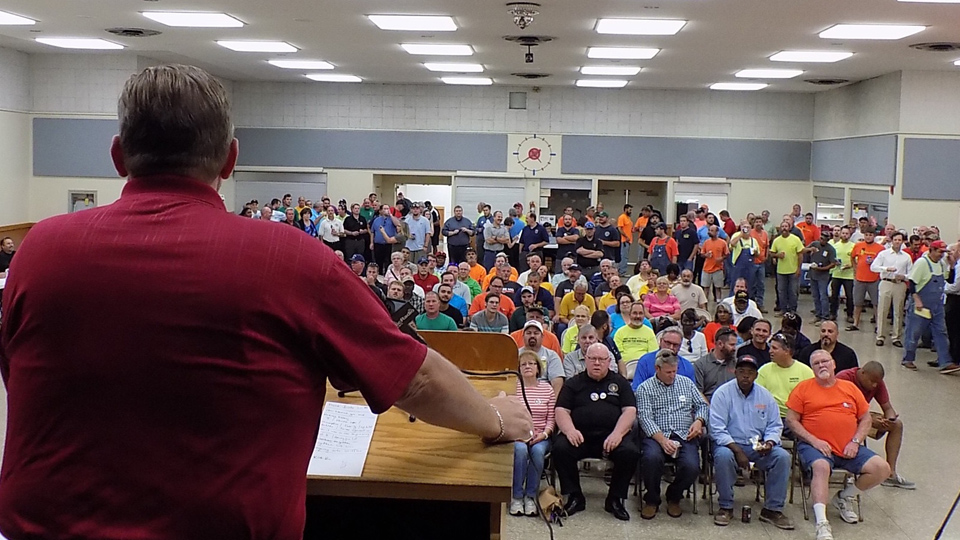 Workers collect 300,000 plus Missouri signatures to stop right to work for less