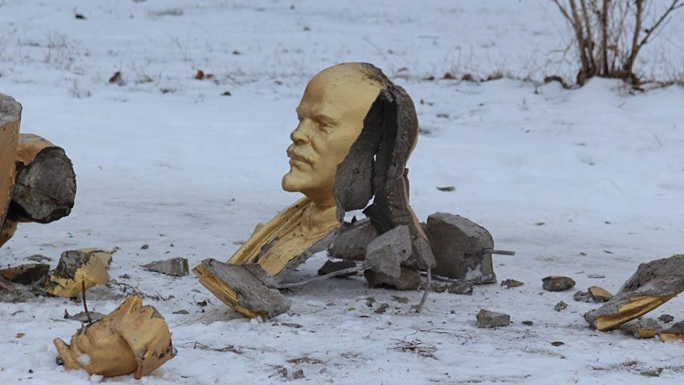 Statues fall too in Ukraine, as fascists erase Soviet past