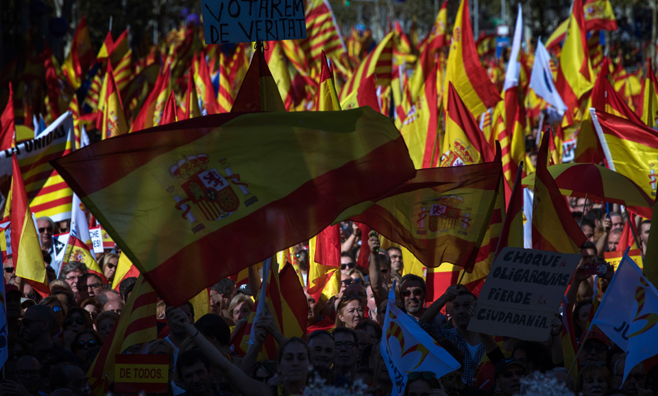Spanish left calls for federal republic as Catalonia secession crisis deepens