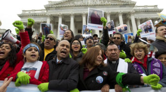 Shutdown looms as government workers and Dreamers descend on Congress