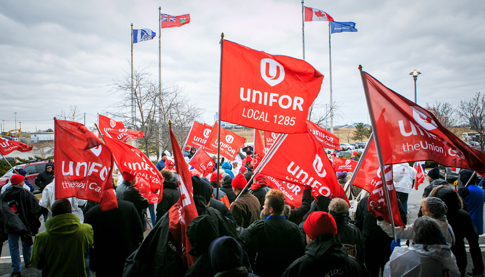 Canadian labor movement splits; membership raids underway