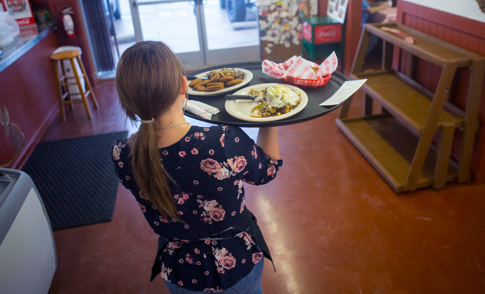 Restaurant employees resist Trump admin. plan to let bosses keep tips