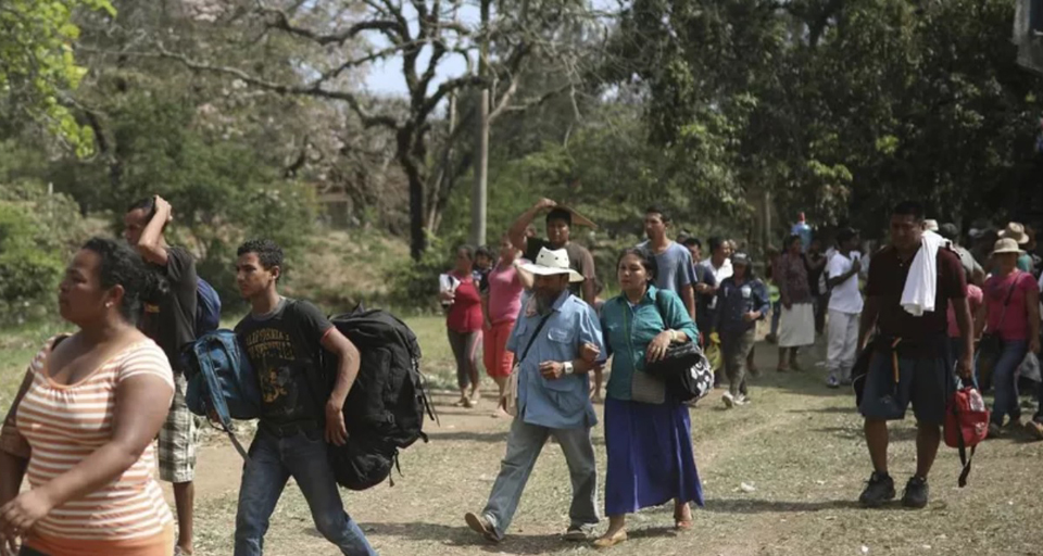 Refugee caravan approaches U.S., Trump blasts Mexico, declares DACA dead