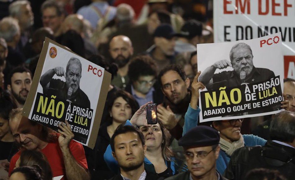 Brazilians rally to Lula after court orders him to prison
