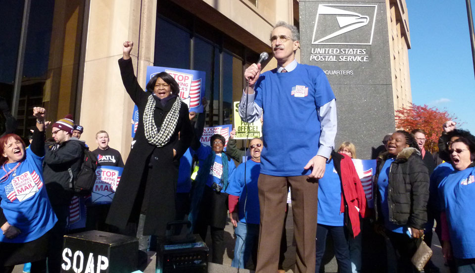 Postal Workers extend bargaining, plan mass action Oct. 8