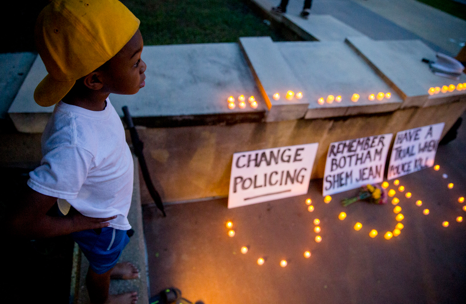 Former Dallas police officer gets 10 years after shooting neighbor in his home