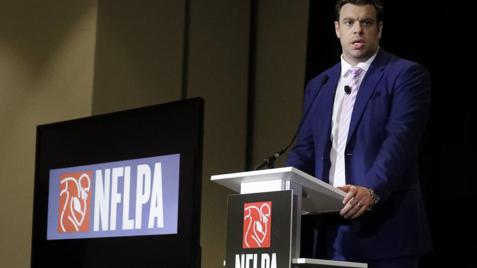 NFL players begrudgingly approve new union contract