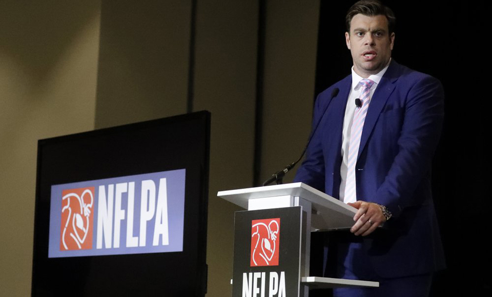 NFL players begrudgingly approve new union contract