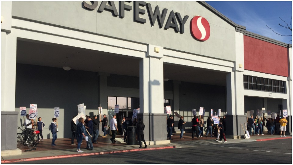 Safeway workers in San Jose, Calif., rally for fair contract
