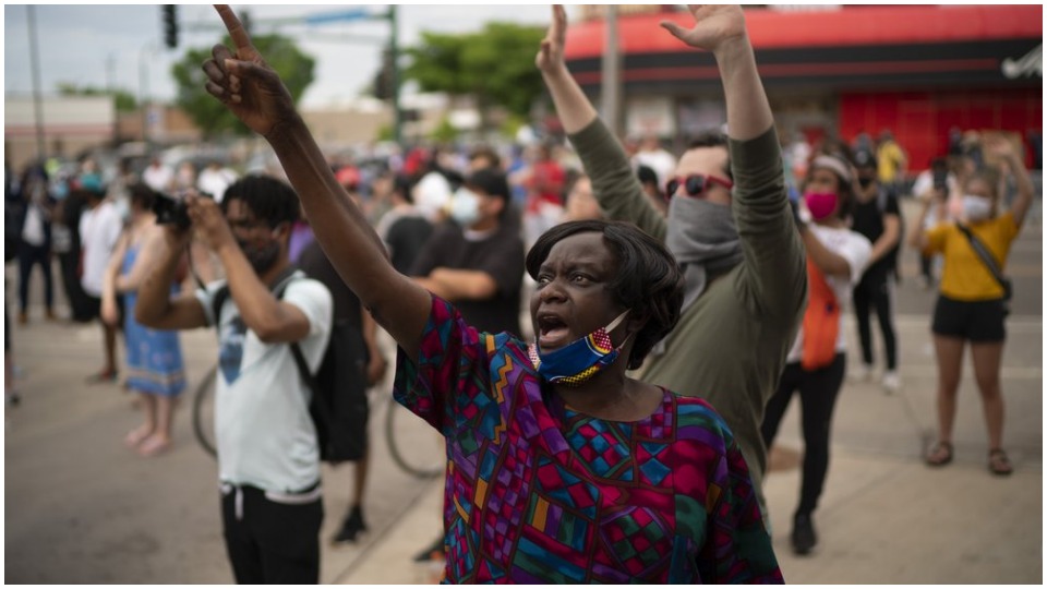 ‘I can’t breathe!’: Minneapolis erupts in protest after George Floyd murder