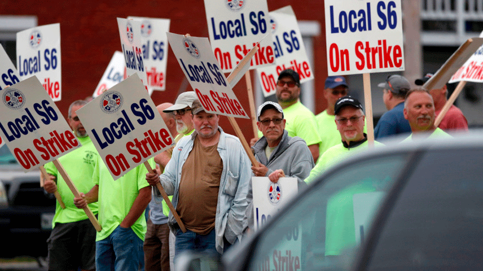 Biden backs strikers at Bath Iron Works