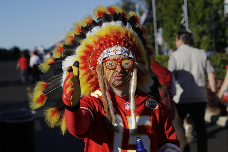 K.C. Chiefs kickoff NFL 2020, veto Native American headdresses and face paint – People's World