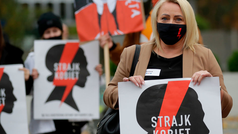 Women’s strike paralyzes Poland after right-wing court bans abortion