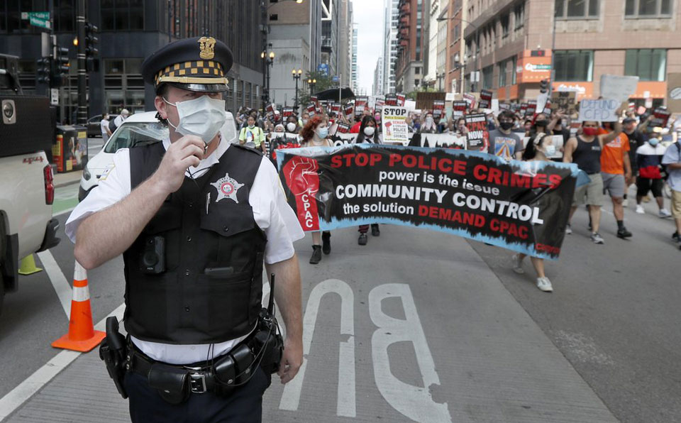 Chicago activists back a new ordinance for serious police reform