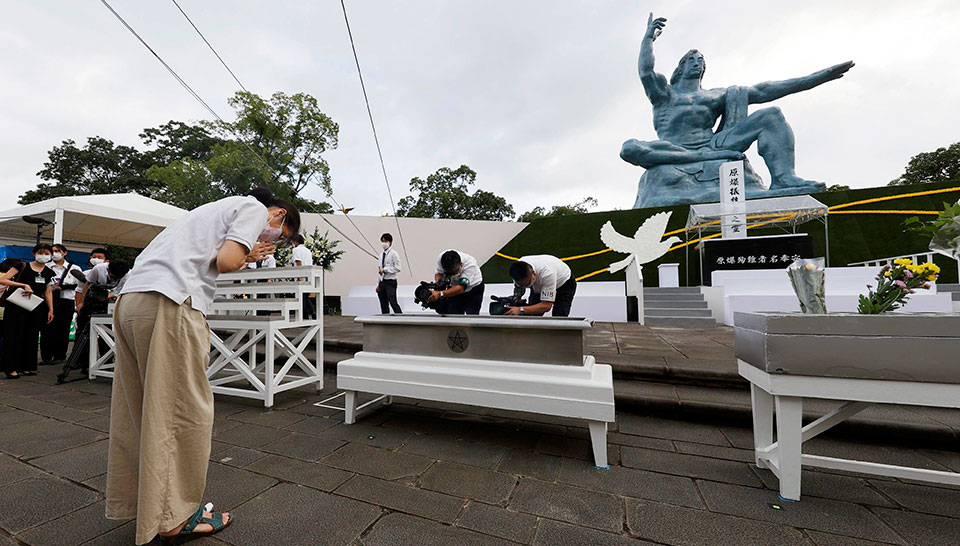 Nagasaki remembers 70,000 dead, calls on leaders to create nuclear-free zone