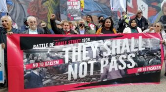 Los antirracistas conmemoran la derrota de los camisas negras fascistas de Mosley