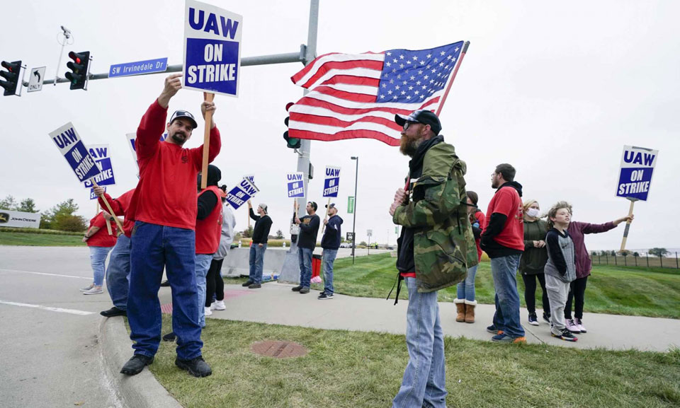 Poll shows 74% of voters OK strikes for higher pay, benefits