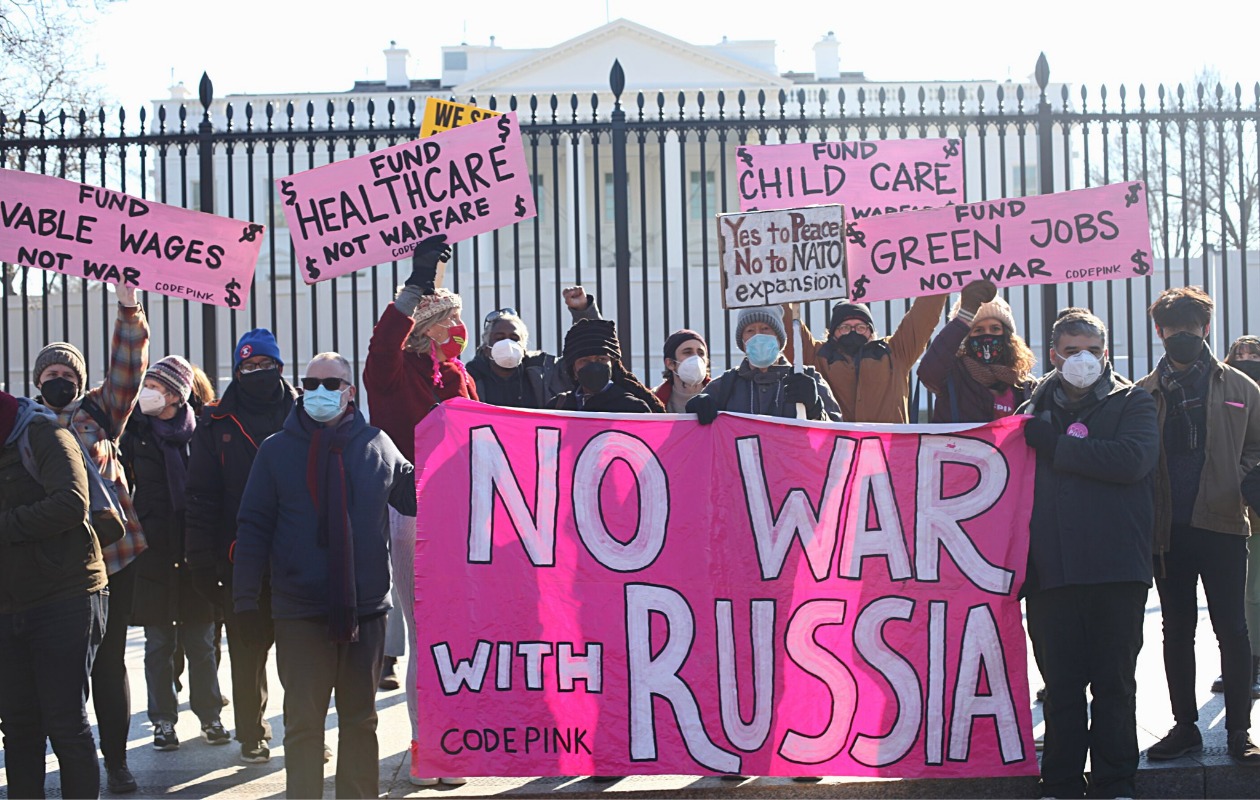 Protesters at White House condemn U.S. push for war with Russia